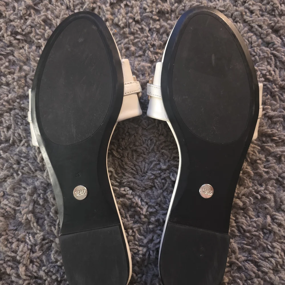 Zara Cream Chain Accent Sandals - Picture 2 of 2